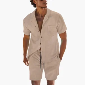 Herrset i två delar med kubakragsskjorta och shorts med dragsko