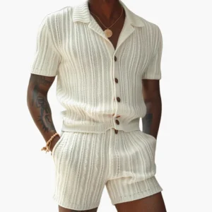 Herrset i två delar med polokrage och shorts med elastisk midja