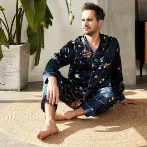 Mäns lyxiga sidenpyjamas set galaxy tryck mulberry siden sömnkläder