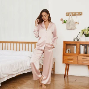 Översized Dampyjamasset i siden med vida byxor