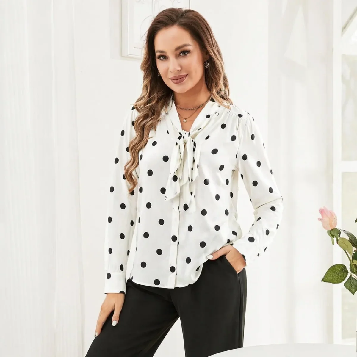 Polka Dots Silk Blus Fluga Hals Siden Button Down Skjorta Silk Blusar för kvinnor