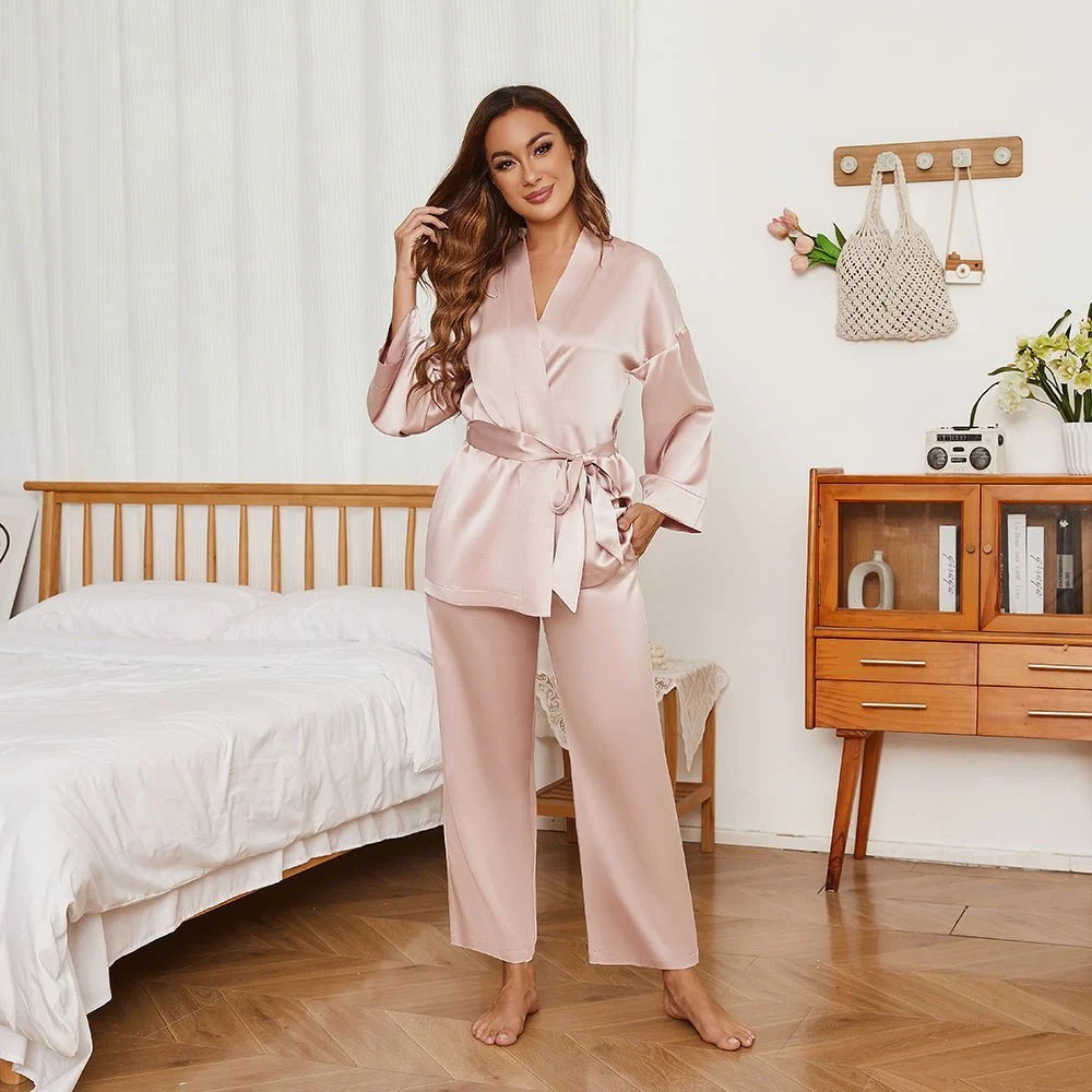 Damrock och pyjamasset i rent siden med fickor - Bild 3